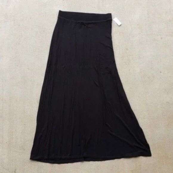 Old Navy Black Maxi Skirt. - Picture 2 of 5